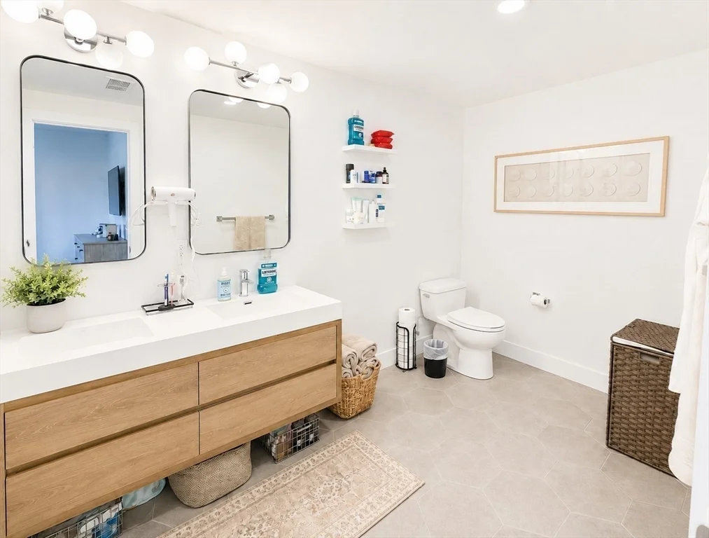 3 bed, 2 bath apartment for rent at 654 East Broadway Unit 302, South Boston — photo 8 of 9