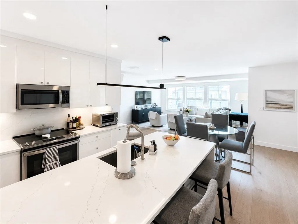 3 bed, 2 bath apartment for rent at 654 East Broadway Unit 302, South Boston