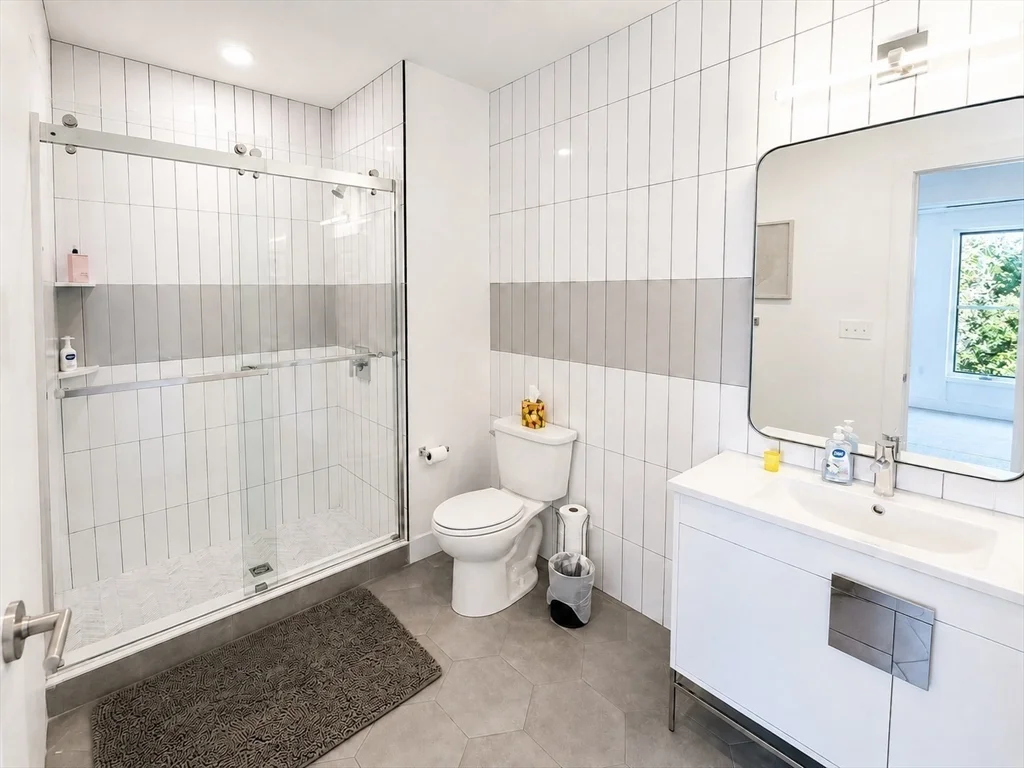 3 bed, 2 bath apartment for rent at 654 East Broadway Unit 302, South Boston — photo 9 of 9