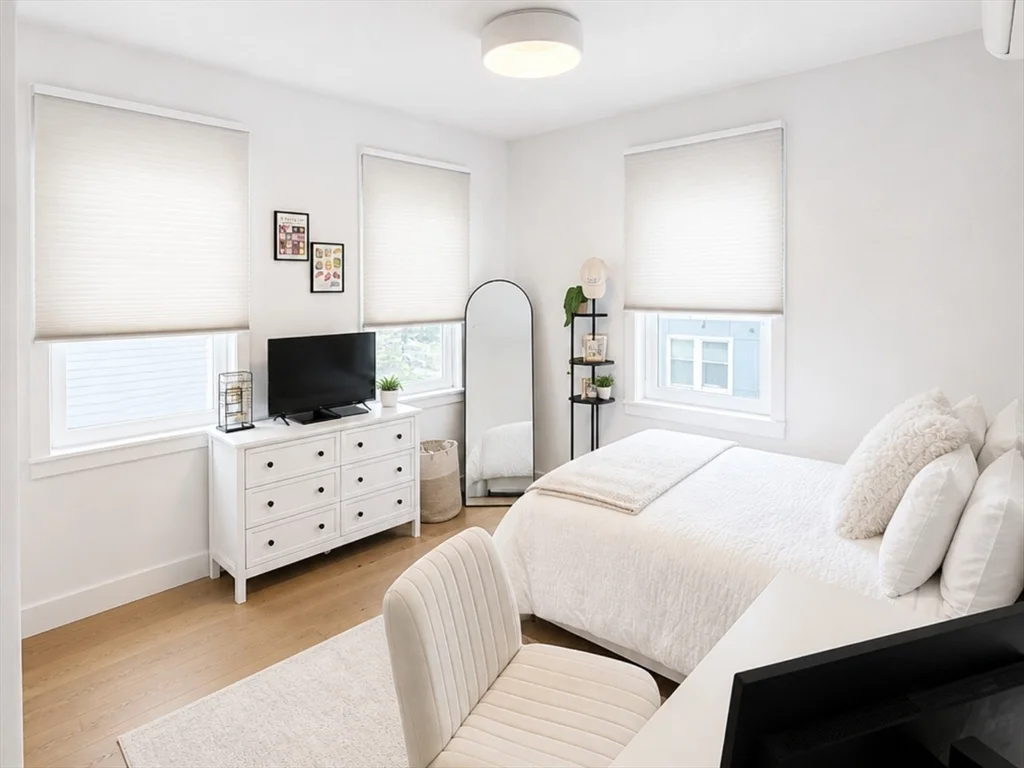 3 bed, 2 bath apartment for rent at 654 East Broadway Unit 404, South Boston — photo 3 of 7
