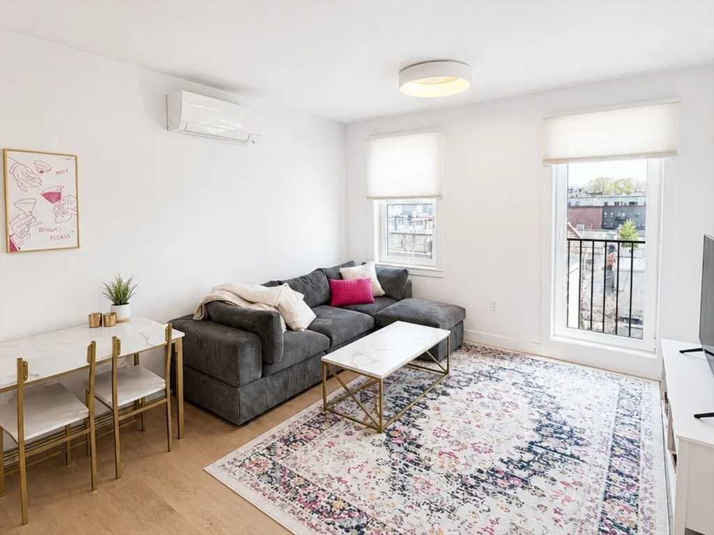 3 bed, 2 bath apartment for rent at 654 East Broadway Unit 404, South Boston — photo 2 of 7