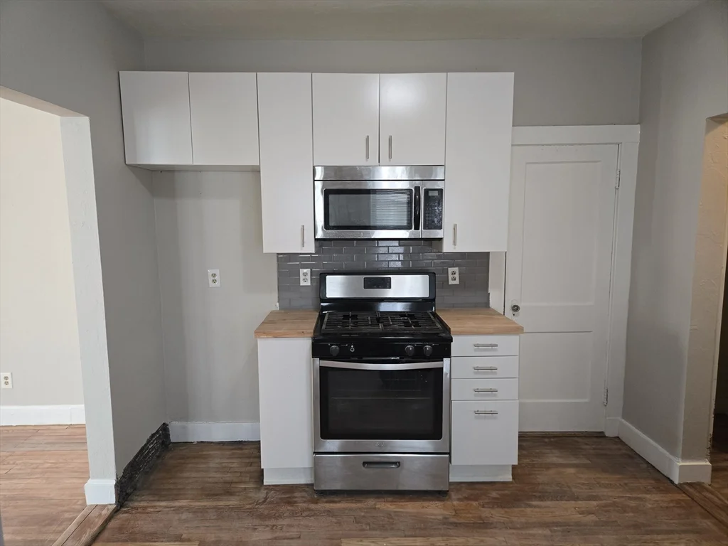 2 bed, 1 bath apartment for rent at 654 Metropolitan Ave Unit 4, Hyde Park — photo 2 of 16