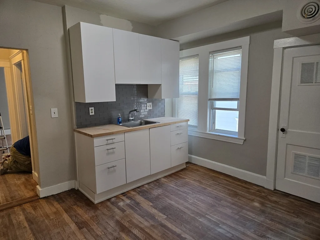 2 bed, 1 bath apartment for rent at 654 Metropolitan Ave Unit 4, Hyde Park — photo 3 of 16