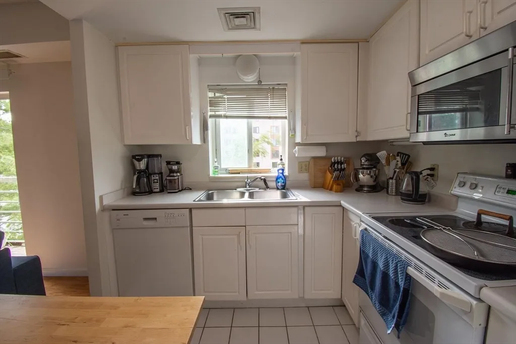 2 bed, 2 bath apartment for rent at 655 Concord Ave Unit 403, Cambridge Highlands — photo 5 of 22