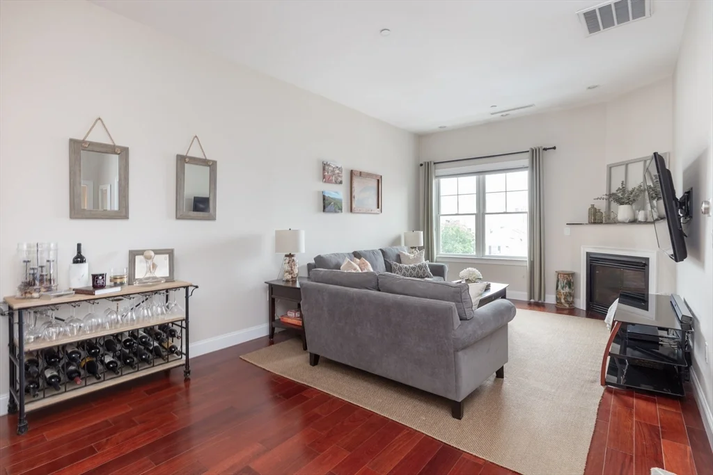 2 bed, 2 bath apartment for rent at 655 E 2nd St Unit 203, South Boston — photo 5 of 16