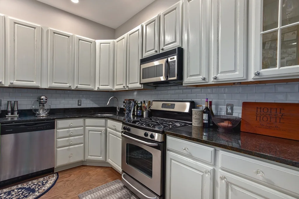 3 bed, 2 bath apartment for rent at 655 E 2nd St Unit 204, South Boston — photo 5 of 11
