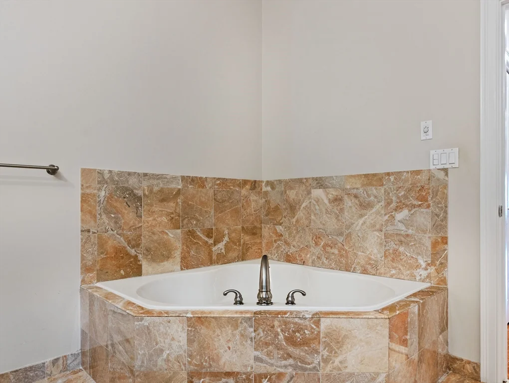 3 bed, 2 bath apartment for rent at 655 E 2nd St Unit 207, South Boston — photo 12 of 15
