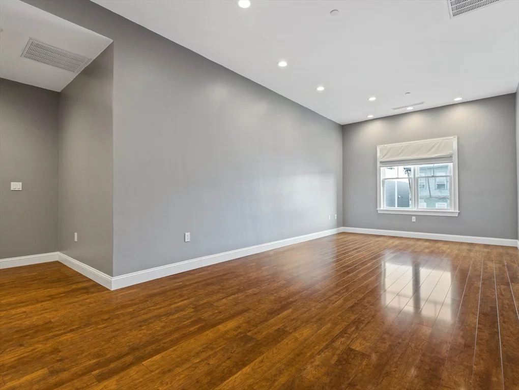 3 bed, 2 bath apartment for rent at 655 E 2nd St Unit 207, South Boston — photo 8 of 15