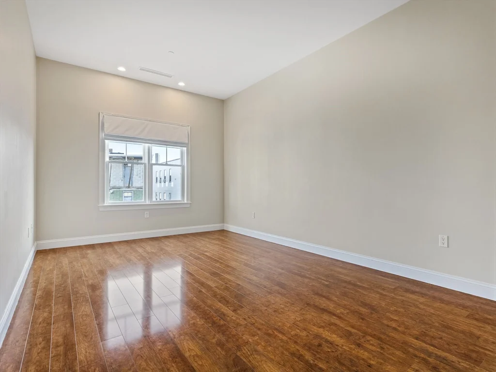 3 bed, 2 bath apartment for rent at 655 E 2nd St Unit 207, South Boston — photo 14 of 15