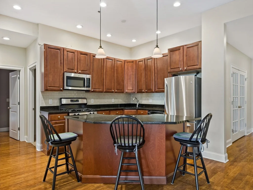 3 bed, 2 bath apartment for rent at 655 E 2nd St Unit 207, South Boston — photo 1 of 15