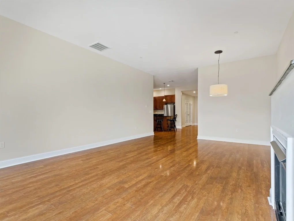 3 bed, 2 bath apartment for rent at 655 E 2nd St Unit 207, South Boston — photo 5 of 15
