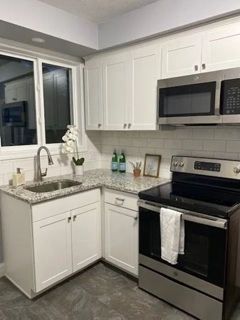1 bed, 1 bath apartment for rent at 655 Gardners Neck Rd Unit 2, Swansea — photo 1 of 10