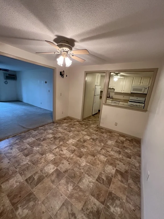 2 bed, 1 bath apartment for rent at 655 W Lowell Ave Unit 14, Haverhill — photo 4 of 13