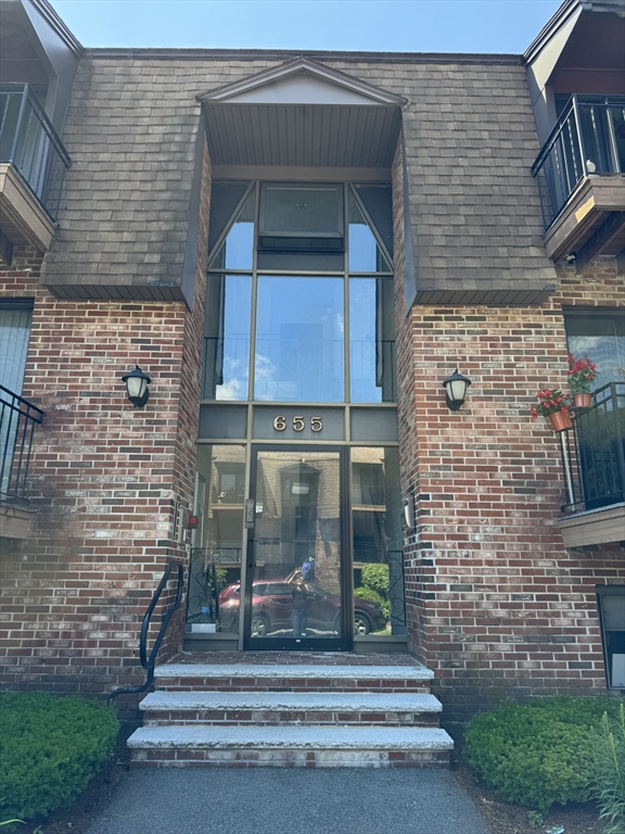 1 bed, 1 bath apartment for rent at 655 W Lowell Ave Unit 12, Haverhill — photo 1 of 13