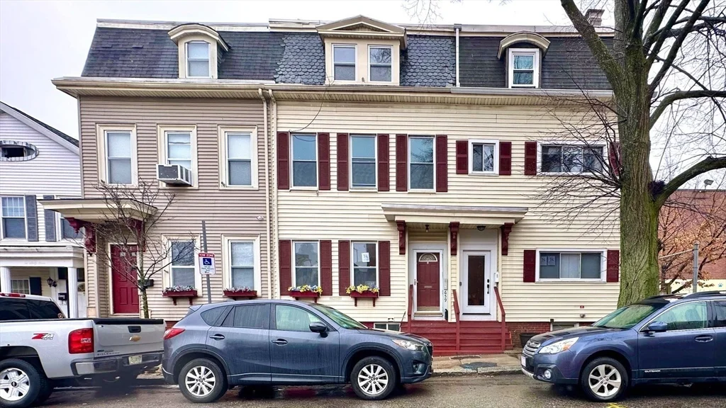 3 bed, 2 bath apartment for rent at 659 East 4th St Unit 3, South Boston — photo 25 of 27