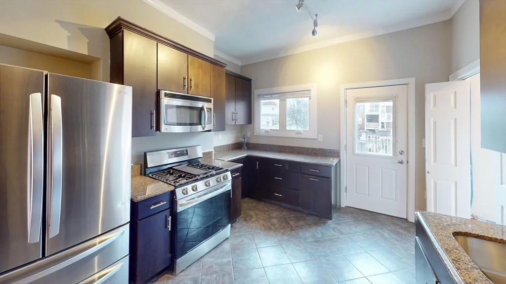 3 bed, 2 bath apartment for rent at 659 East 4th St Unit 3, South Boston — photo 12 of 27