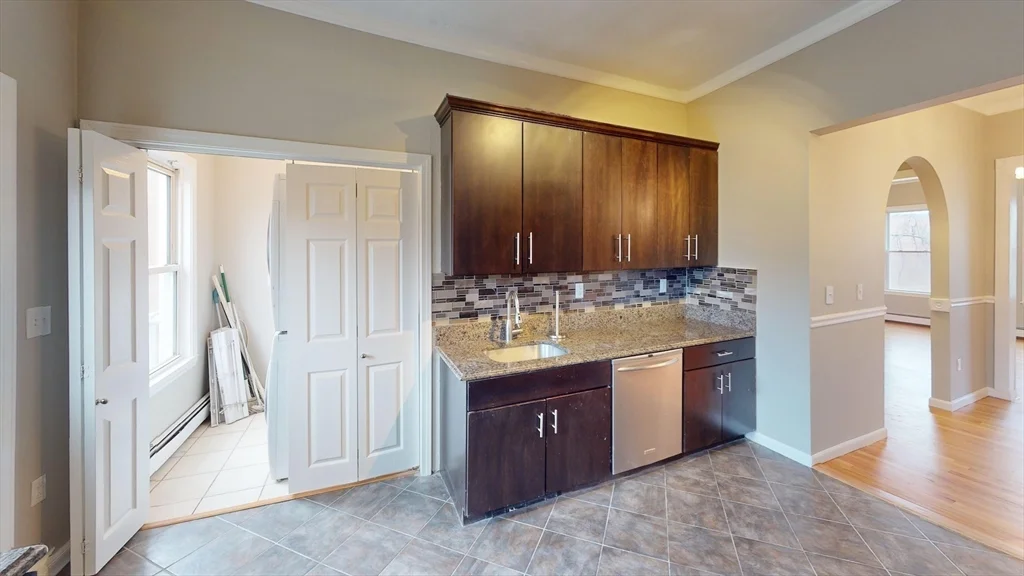 3 bed, 2 bath apartment for rent at 659 East 4th St Unit 3, South Boston — photo 22 of 27