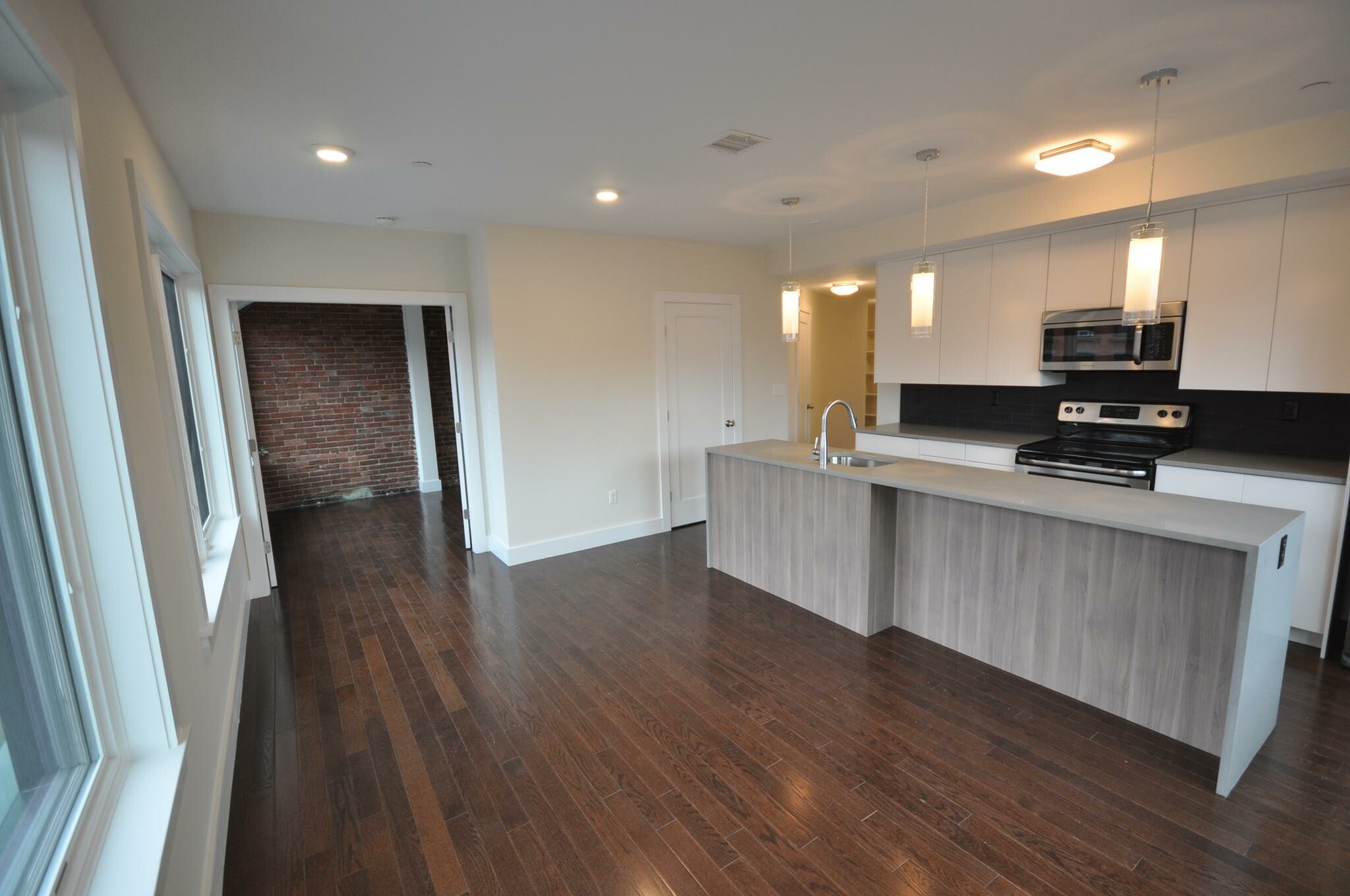 3 bed, 1.5 bath apartment for rent at 659 Massachusetts Ave Unit 6, Roxbury — photo 3 of 18