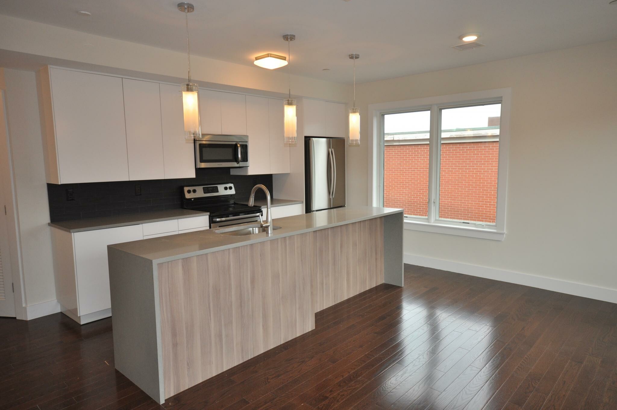 3 bed, 1.5 bath apartment for rent at 659 Massachusetts Ave Unit 6, Roxbury — photo 2 of 18
