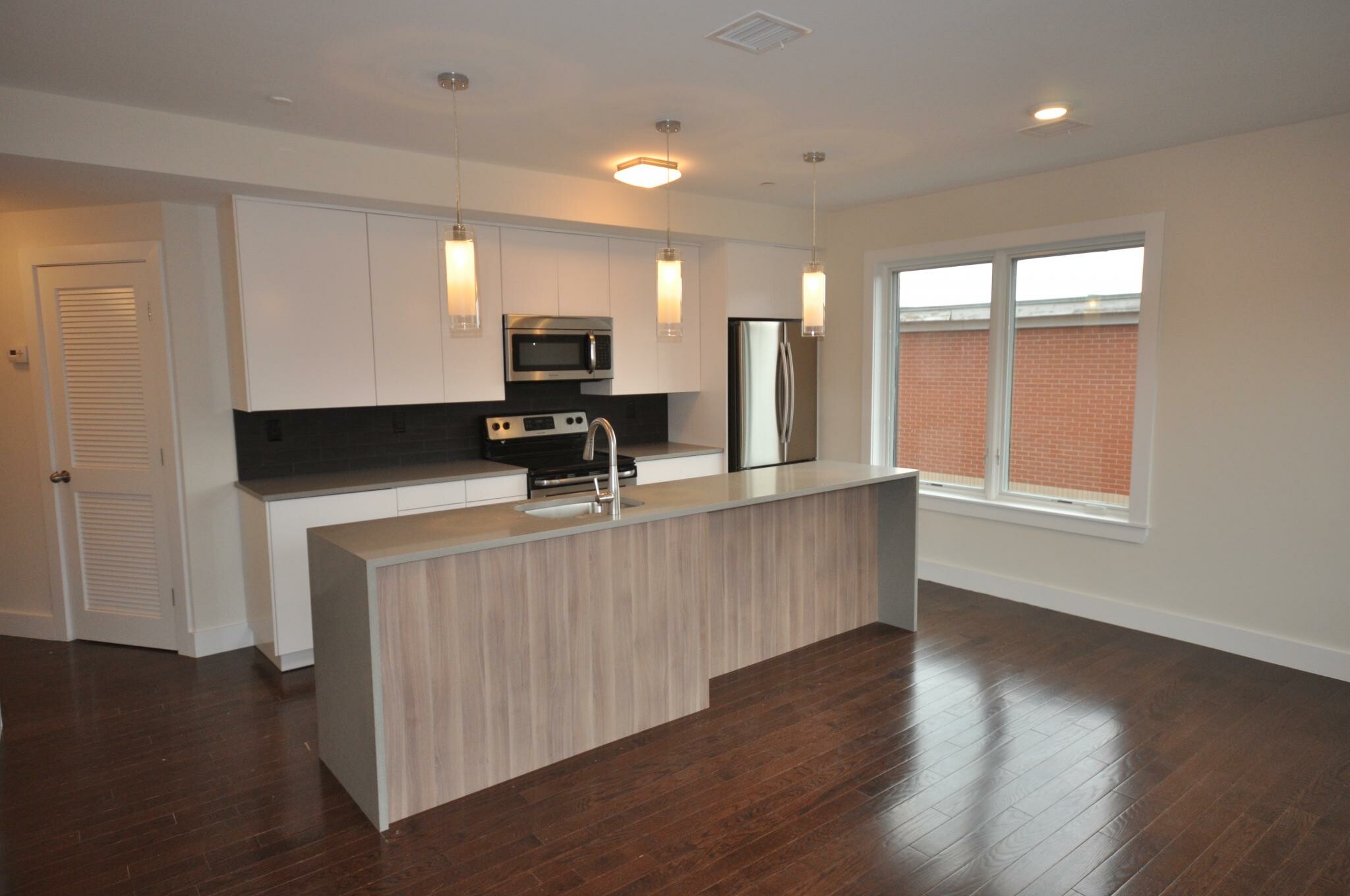 3 bed, 1.5 bath apartment for rent at 659 Massachusetts Ave Unit 6, Roxbury — photo 4 of 18