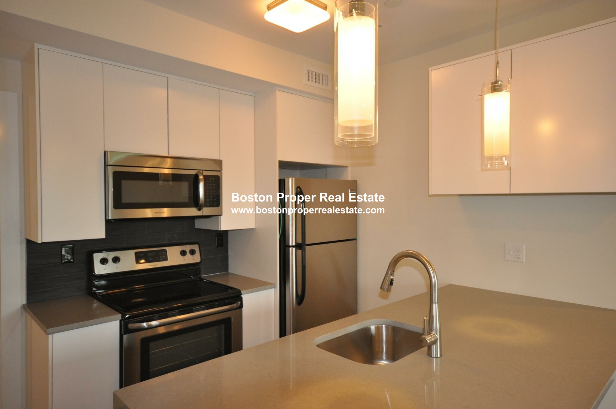 3 bed, 1.5 bath apartment for rent at 659 Massachusetts Ave Unit 7, Roxbury — photo 2 of 10