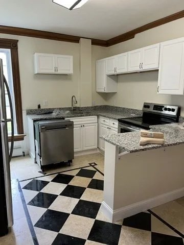 3 bed, 1 bath apartment for rent at 659 Southbridge St Unit 1, Worcester — photo 2 of 13