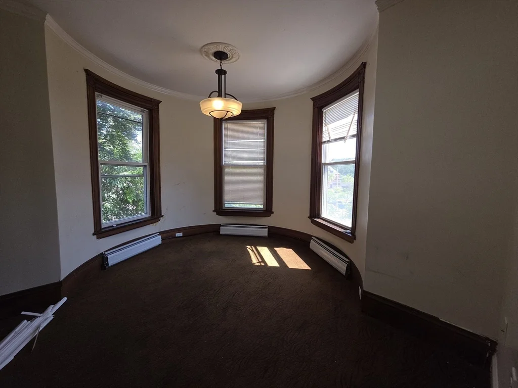 3 bed, 1 bath apartment for rent at 659 Southbridge St Unit 1, Worcester — photo 9 of 13