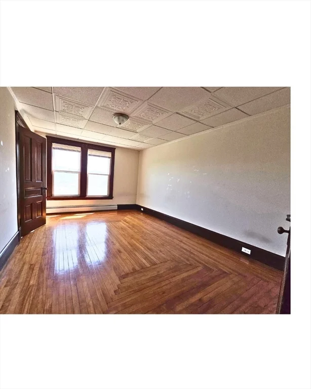 3 bed, 1 bath apartment for rent at 659 Southbridge St Unit 2, Worcester — photo 3 of 9