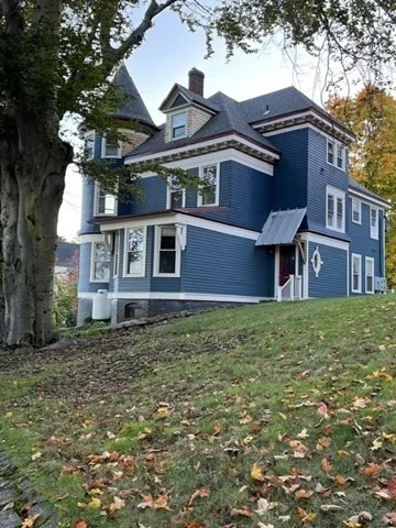 3 bed, 1 bath apartment for rent at 659 Southbridge St Unit 2, Worcester