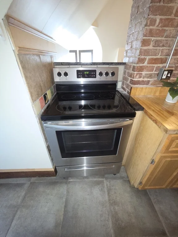 2 bed, 1 bath apartment for rent at 659 Southbridge St Unit 3, South Worcester — photo 3 of 15