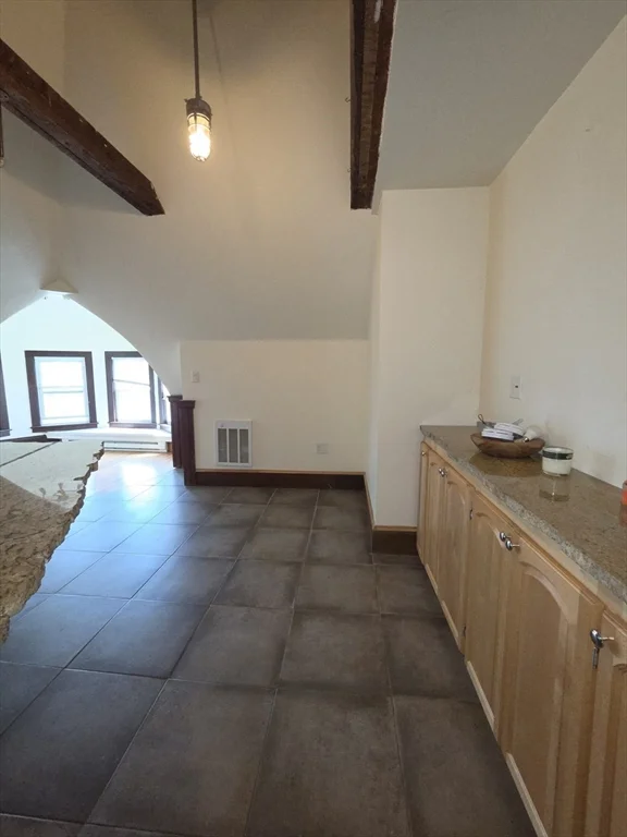 2 bed, 1 bath apartment for rent at 659 Southbridge St Unit 3, South Worcester — photo 5 of 15