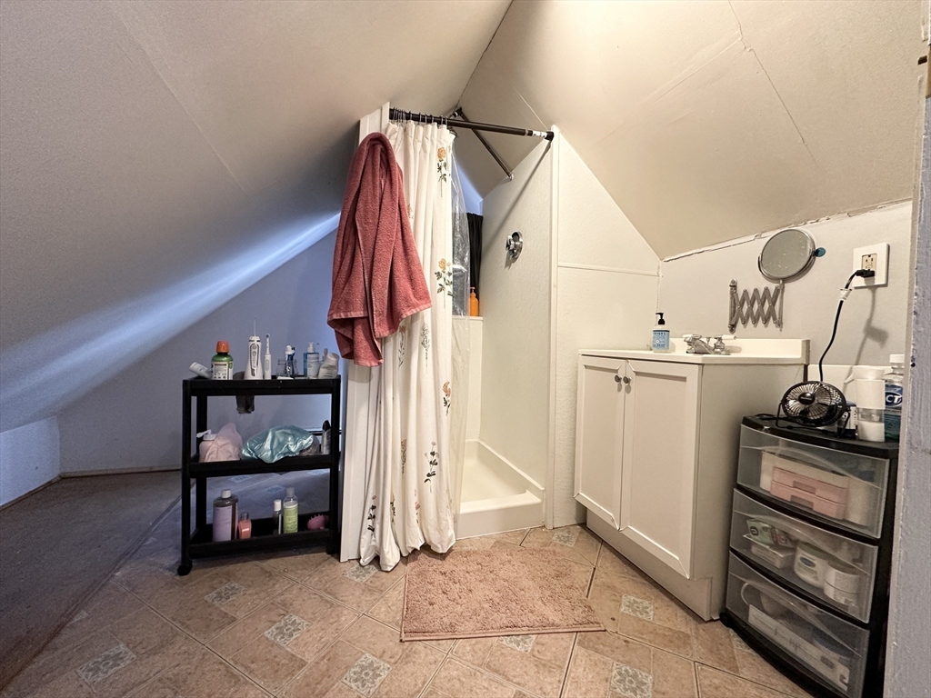 5 bed, 2 bath apartment for rent at 65A Gardner St Unit 2A, Allston — photo 11 of 12