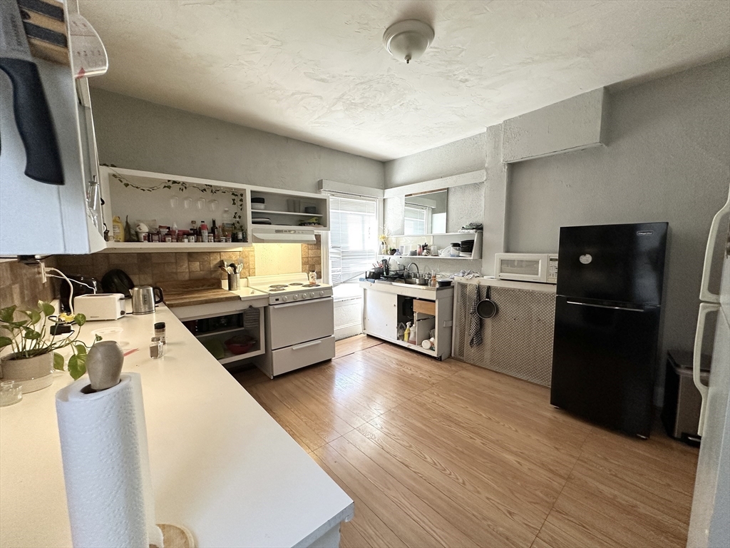 5 bed, 2 bath apartment for rent at 65A Gardner St Unit 2A, Allston — photo 2 of 12