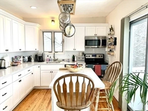 3 bed, 1 bath apartment for rent at 66-68 Cameron Ave Unit 3, Davis Square — photo 4 of 10