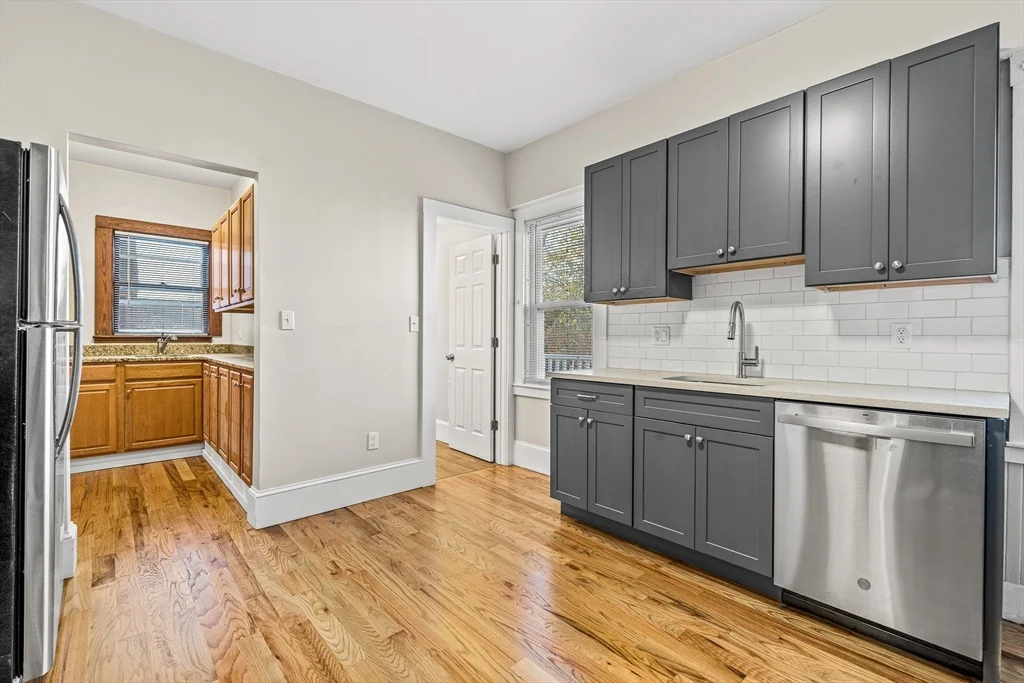 5 bed, 2.5 bath apartment for rent at 66 Adams St Unit 2, Winter Hill — photo 5 of 29