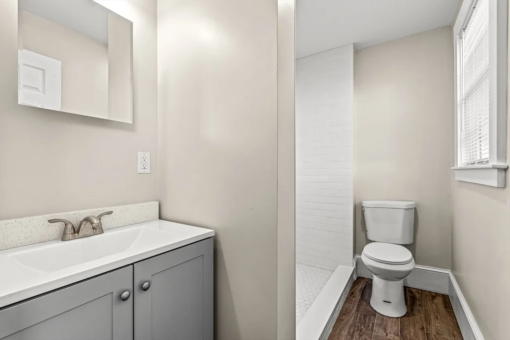 5 bed, 2.5 bath apartment for rent at 66 Adams St Unit 2, Winter Hill — photo 6 of 29