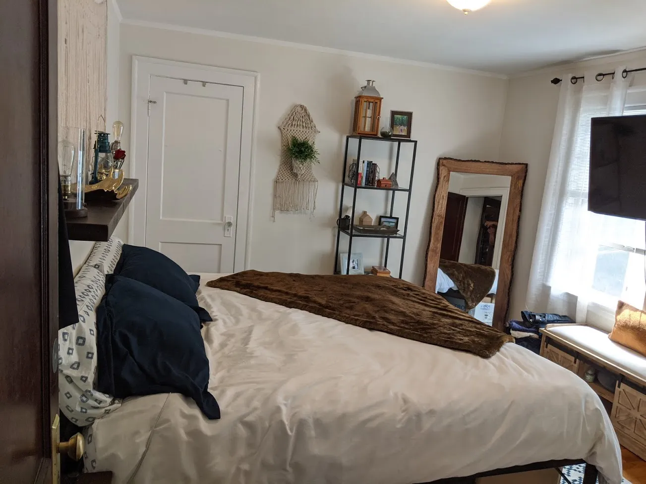2.5 bed, 1 bath apartment for rent at 66 Brock St Unit 3, Oak Square — photo 14 of 21