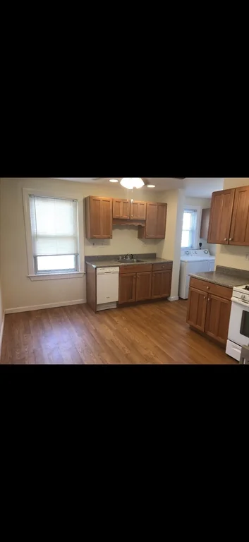 2 bed, 1 bath apartment for rent at 66 Brock St Unit 3M, Oak Square — photo 6 of 8