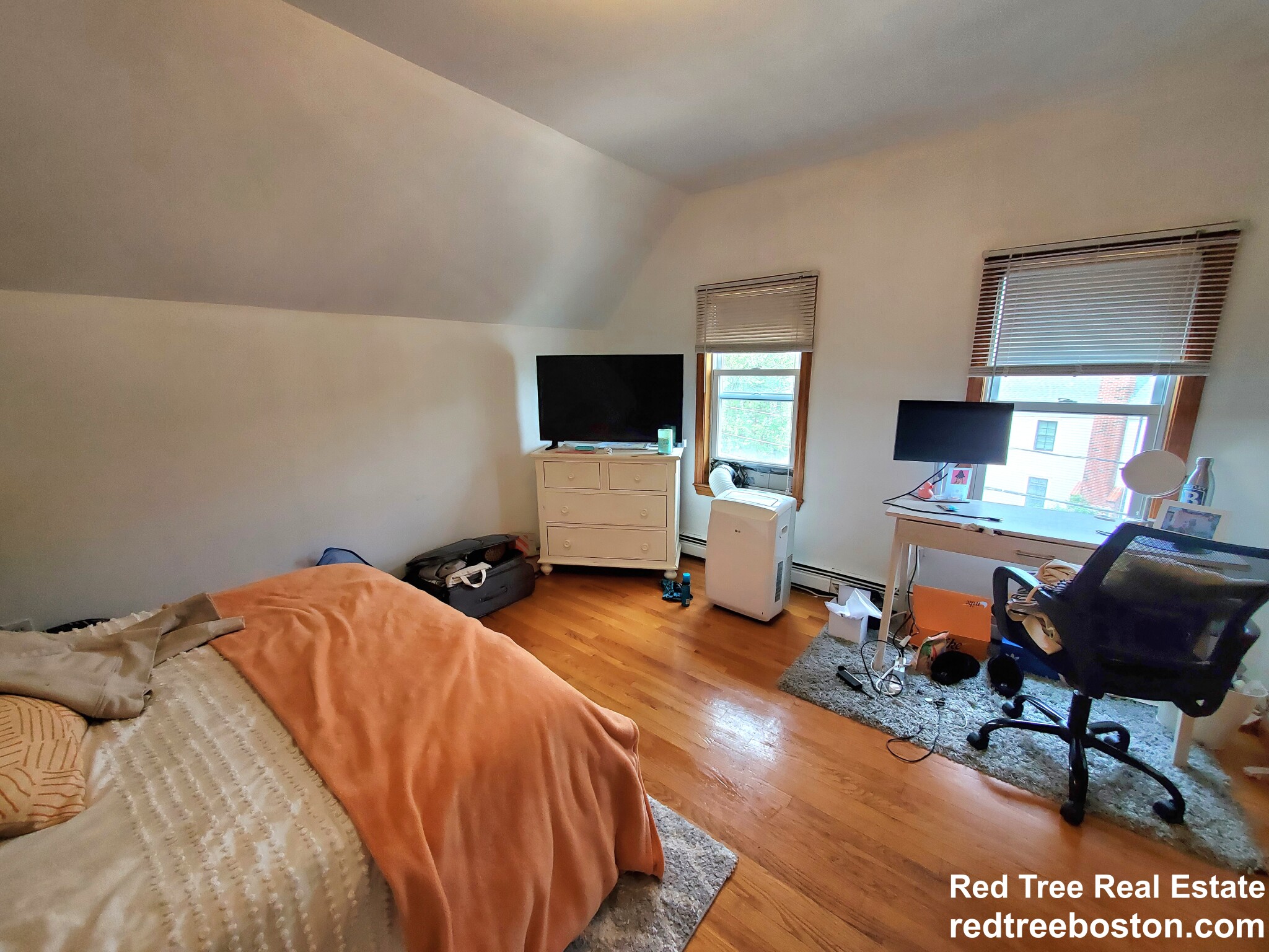 3 bed, 1 bath apartment for rent at 66 Brooks St Unit 3, Brighton — photo 5 of 15