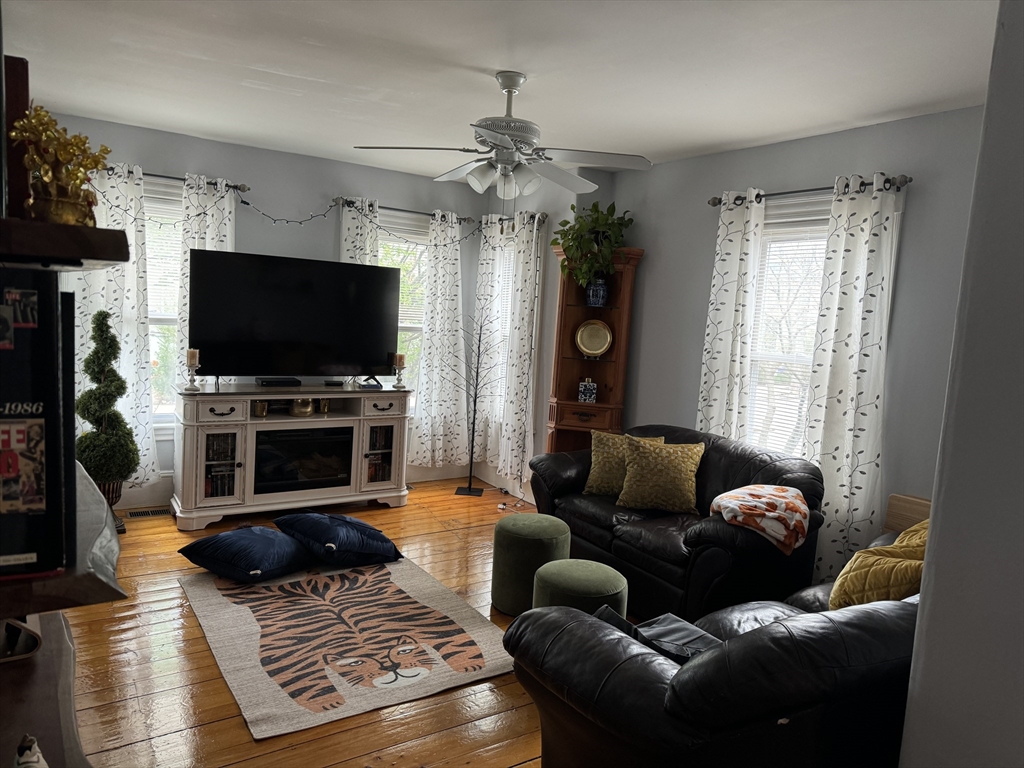 3 bed, 1 bath apartment for rent at 66 Brookside Unit 2, Jamaica Plain — photo 10 of 11