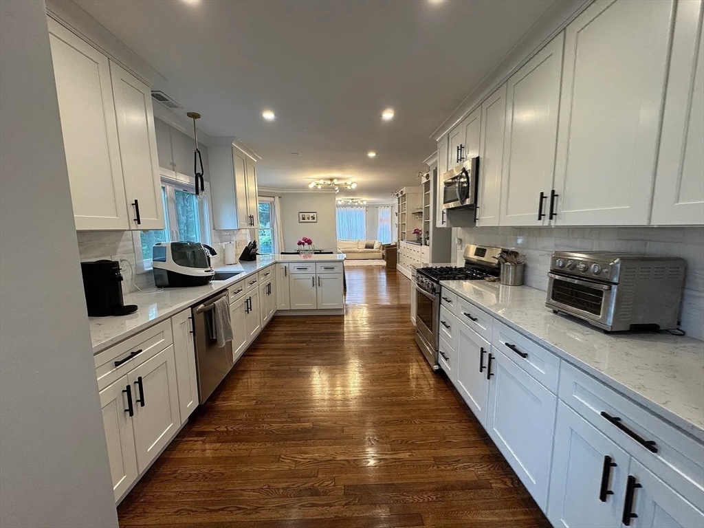 4 bed, 3 bath apartment for rent at 66 Calvary St Unit A, Waltham — photo 12 of 42