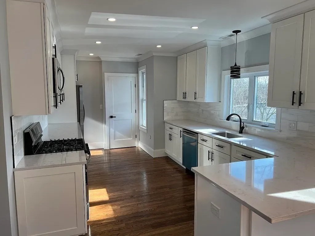 4 bed, 3 bath apartment for rent at 66 Calvary St Unit A, Waltham — photo 11 of 42