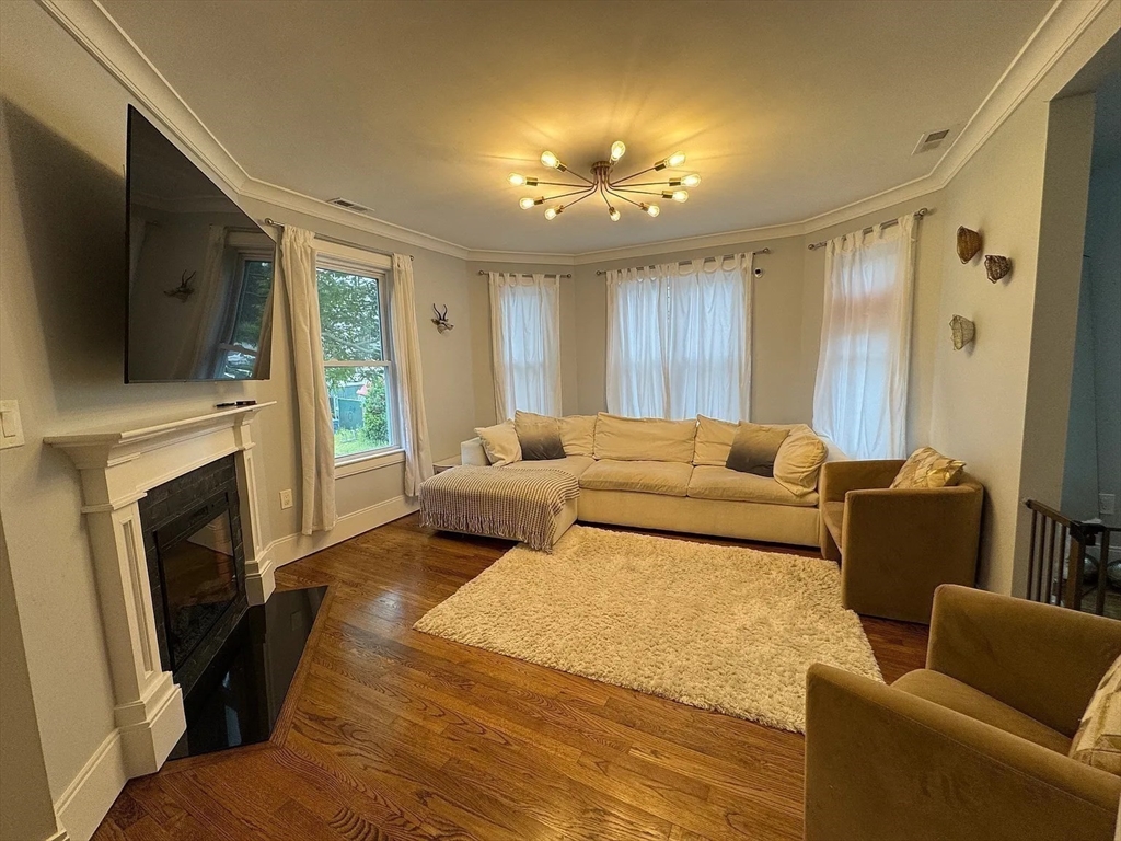 4 bed, 3 bath apartment for rent at 66 Calvary St Unit A, Waltham — photo 2 of 42