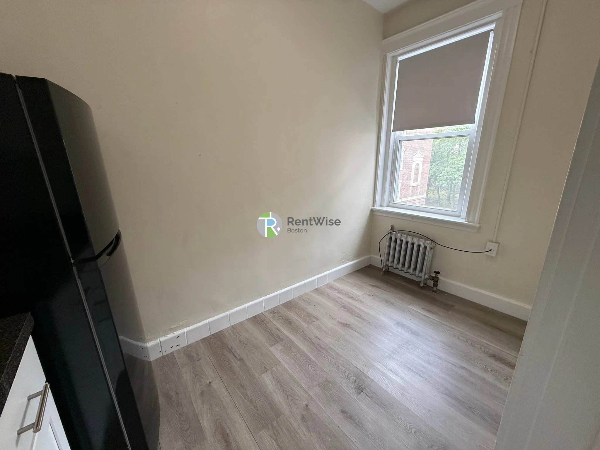 Studio bed, 1 bath apartment for rent at 66 Chiswick Rd Unit 20, Brighton — photo 3 of 13
