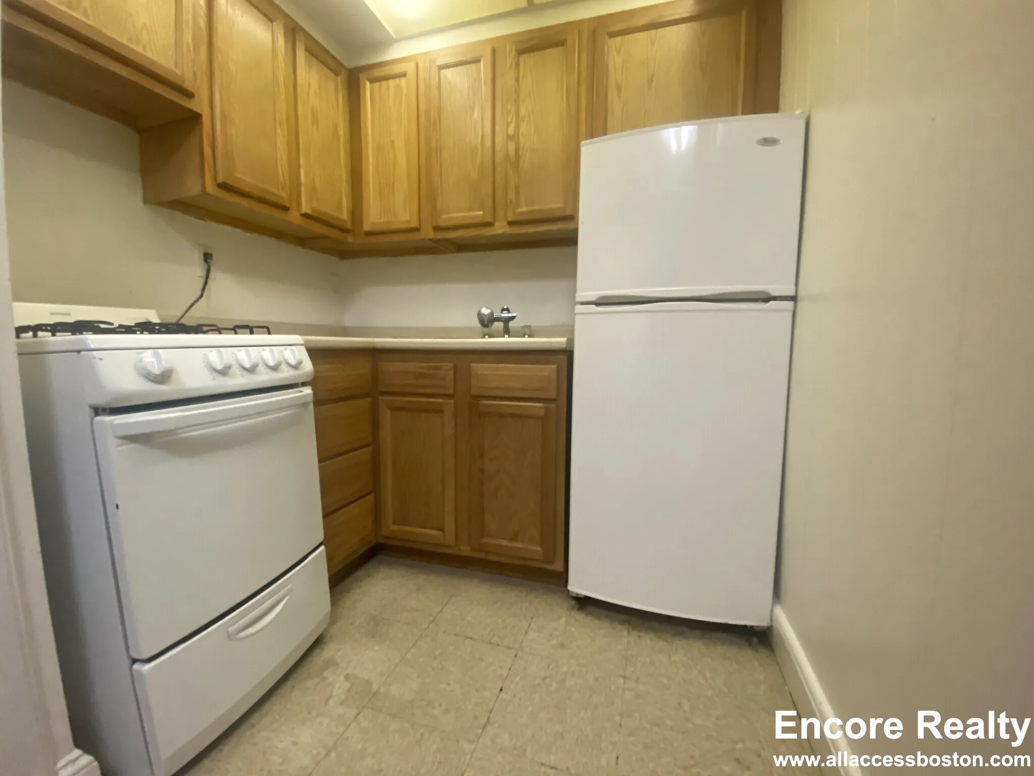1 bed, 1 bath apartment for rent at 66 Chiswick Rd Unit 3, Brighton — photo 3 of 13