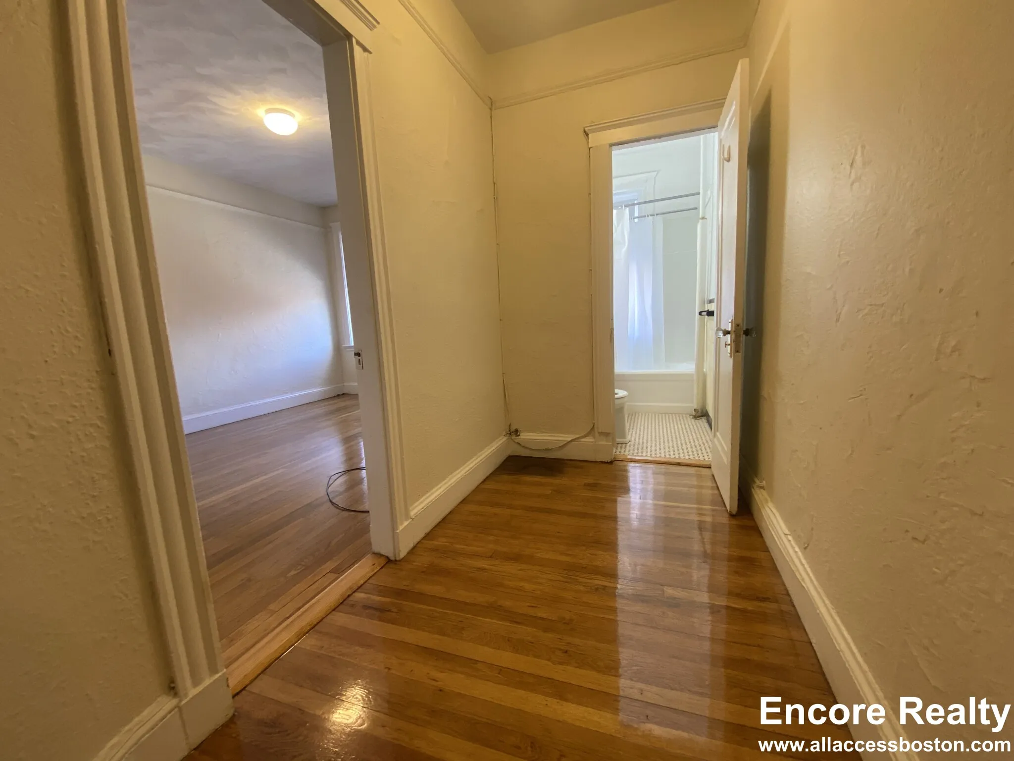 1 bed, 1 bath apartment for rent at 66 Chiswick Rd Unit 8, Brighton — photo 10 of 14