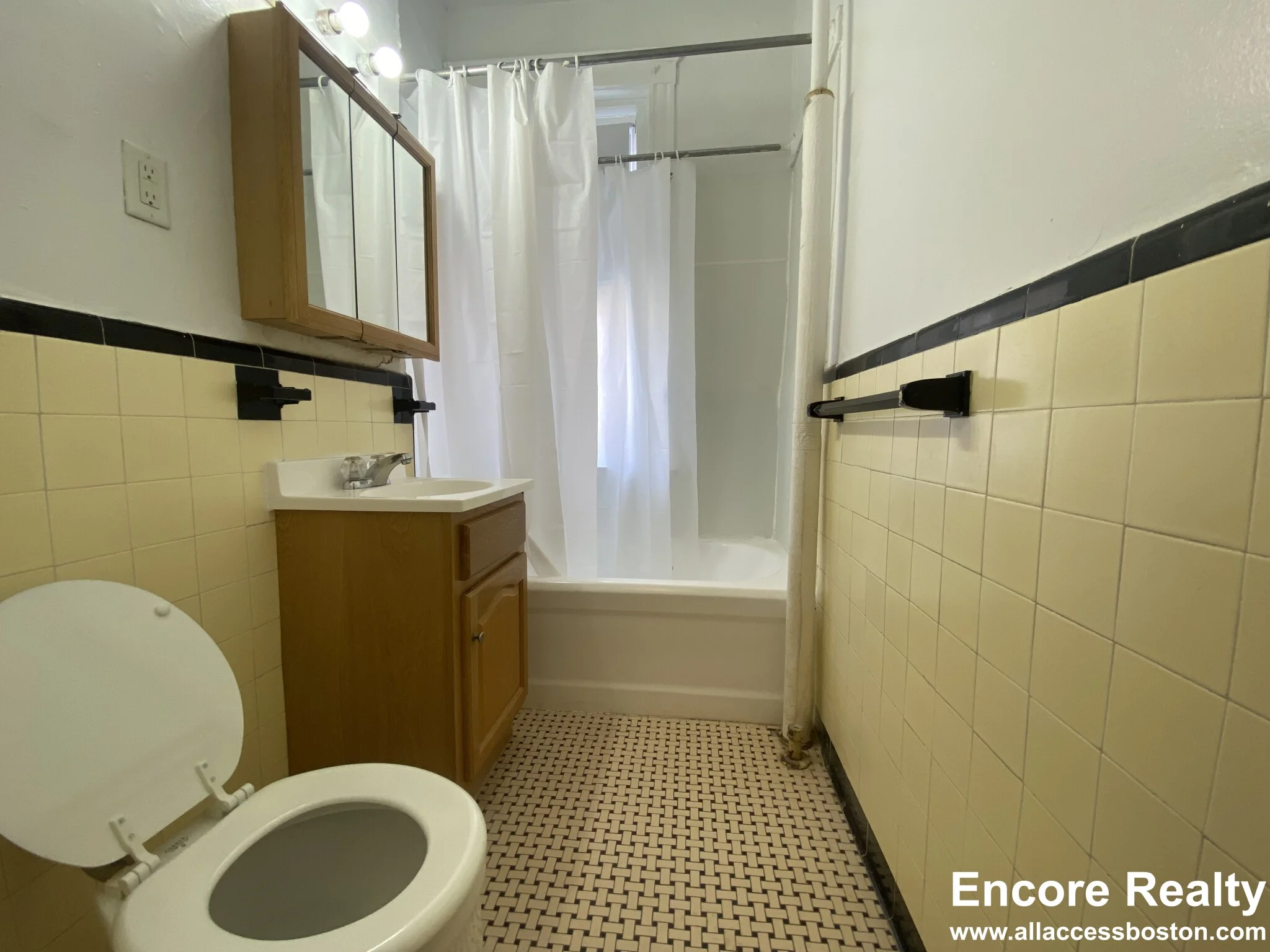 1 bed, 1 bath apartment for rent at 66 Chiswick Rd Unit 8, Brighton — photo 13 of 14