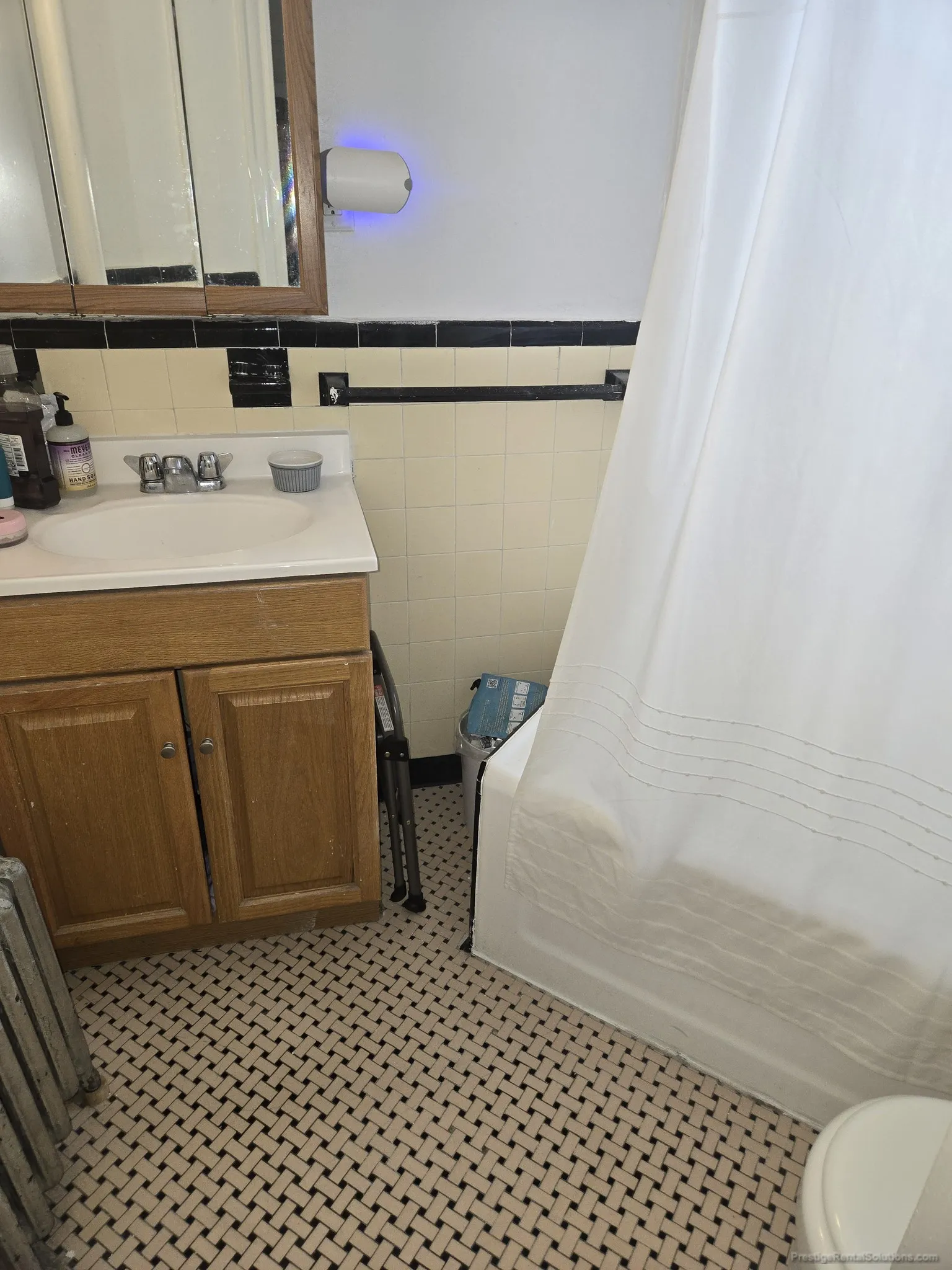 1 bed, 1 bath apartment for rent at 66 Chiswick Rd Unit 9, Brighton — photo 4 of 13