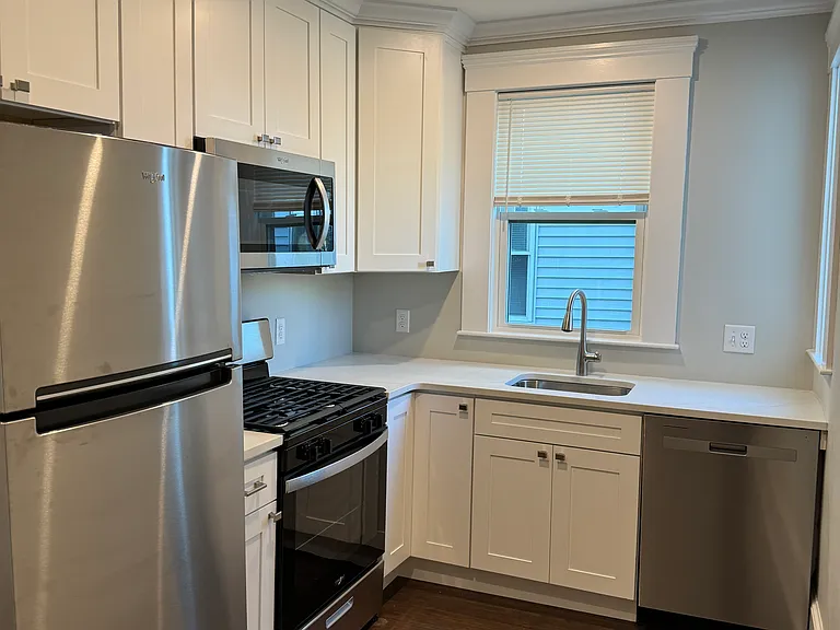 1 bed, 1 bath apartment for rent at 66 Church St Unit 1, Waltham