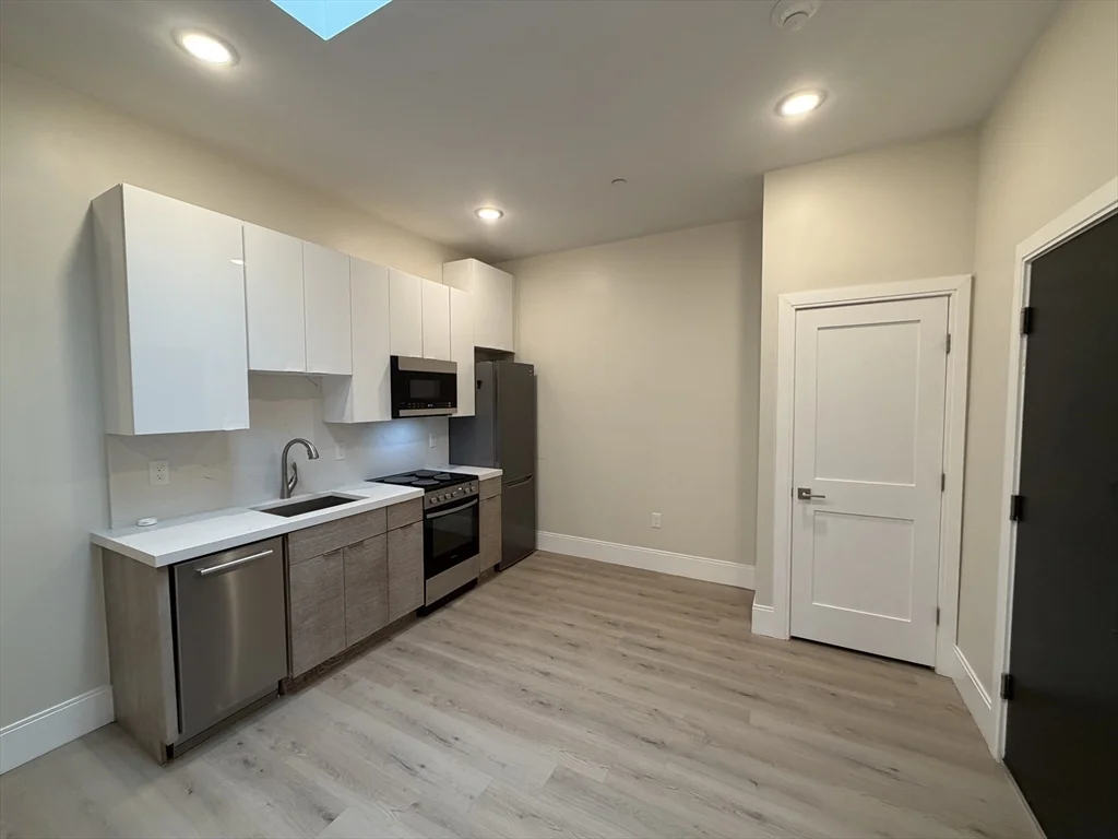 2 bed, 1 bath apartment for rent at 66 Emerson St Unit 303, Haverhill — photo 3 of 7